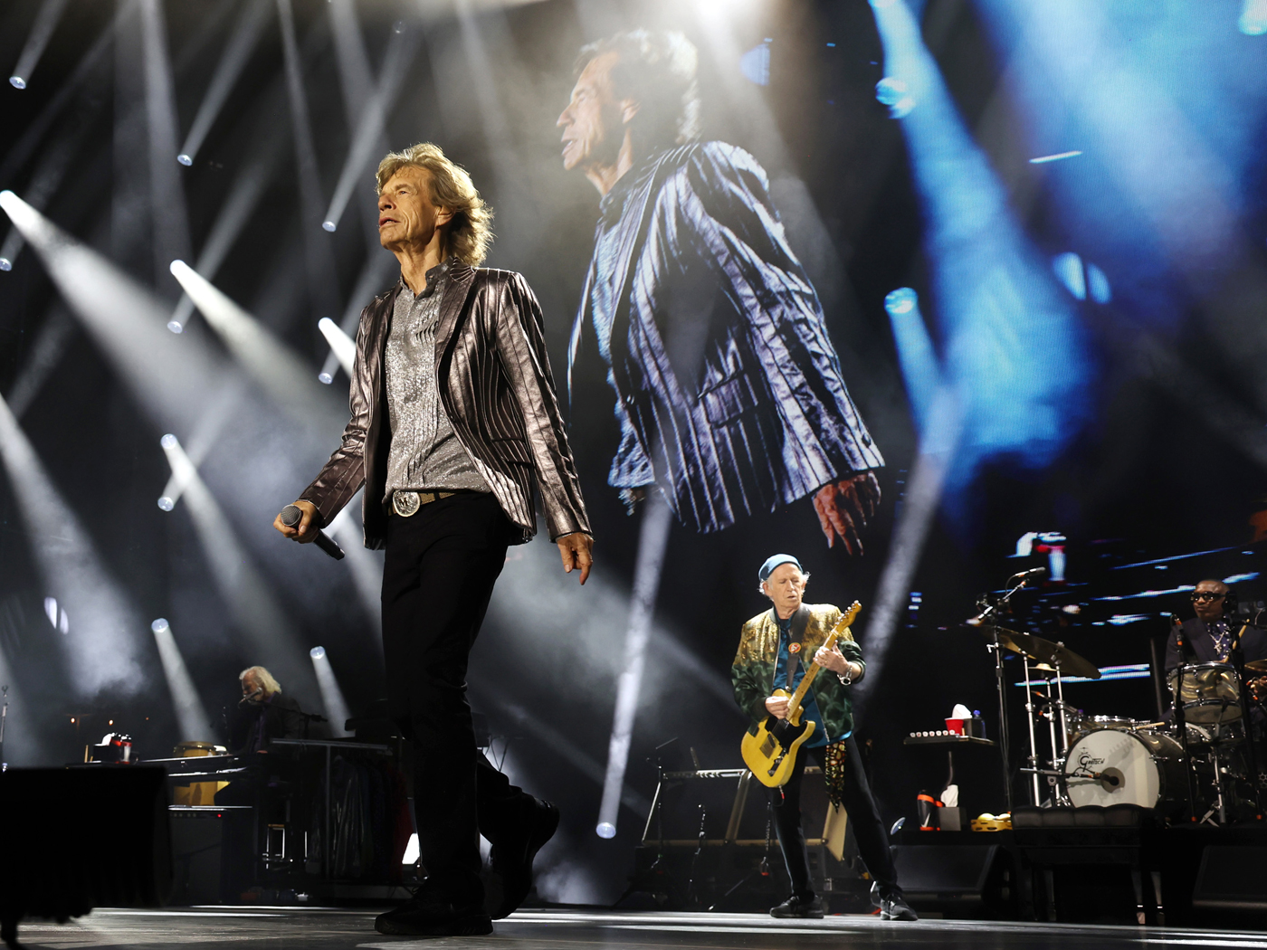 Watch The Rolling Stones Cover Bob Dylan S Like A Rolling Stone In