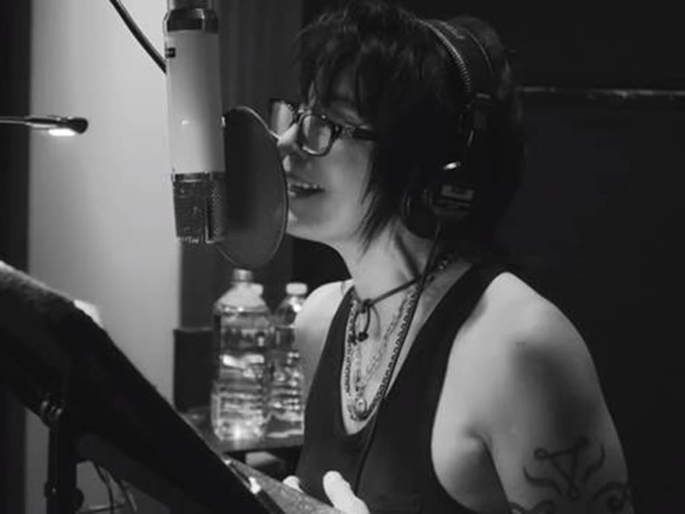 Watch Joan Jett cover T.Rex’s “Jeepster”