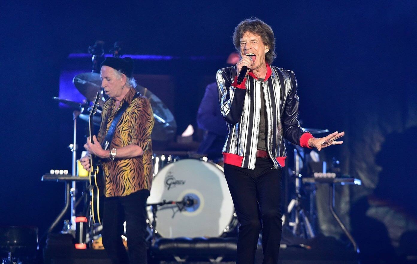 The Rolling Stones pay tribute to Charlie Watts as they kick off No Filter tour