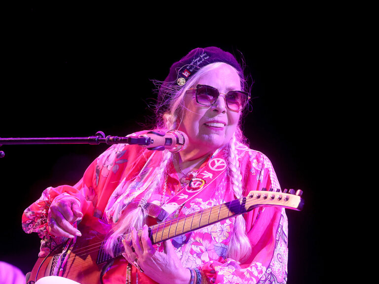 Watch footage from Joni Mitchell’s first headline concert in over 20 years