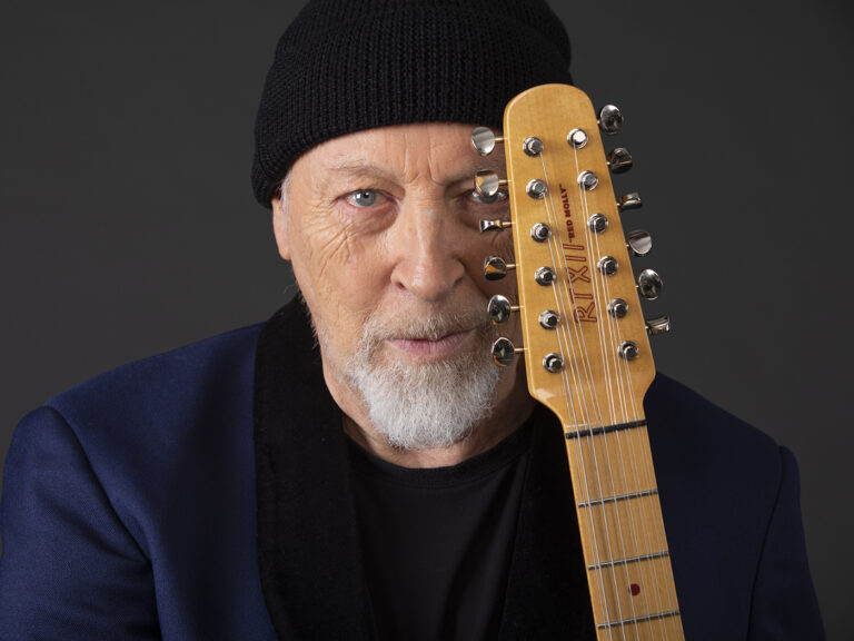 Hear Richard Thompson’s new track, “Singapore Sadie”