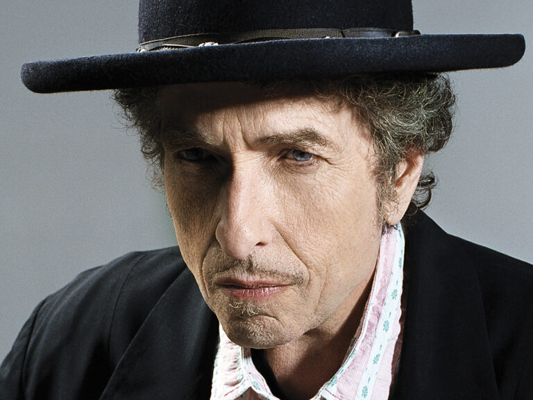 Bob Dylan radically overhauls his set list for Outlaw Festival show 2